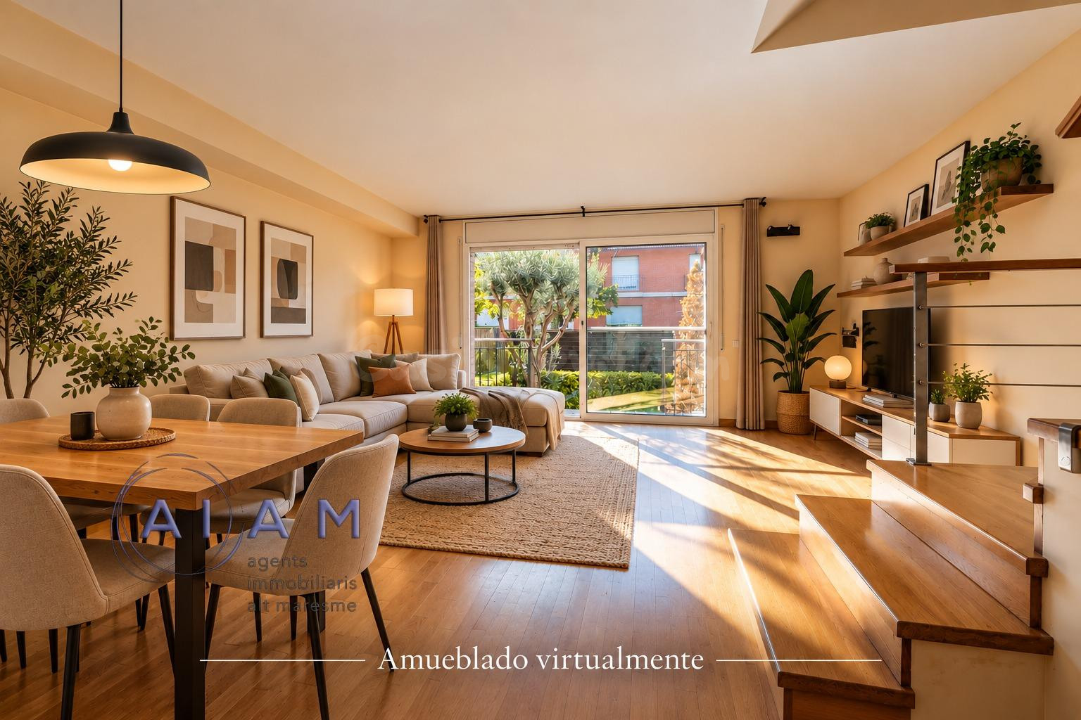 EN EXCLUSIVA CASA ADOSADA CON TERRAZAS Y MUCHO ESPACIO EN SA - foto 3