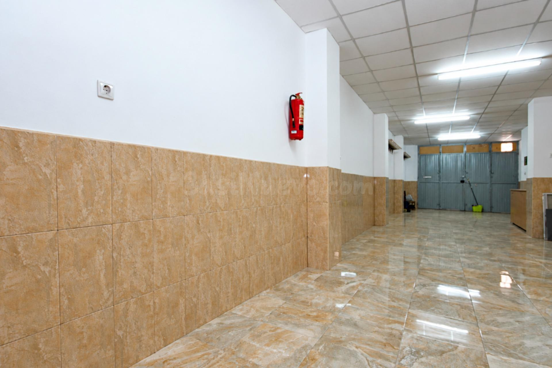 BAJO EN VENTA EN TORRENT – 81 m2, REFORMADO, A PIE DE CALLE  - foto 2
