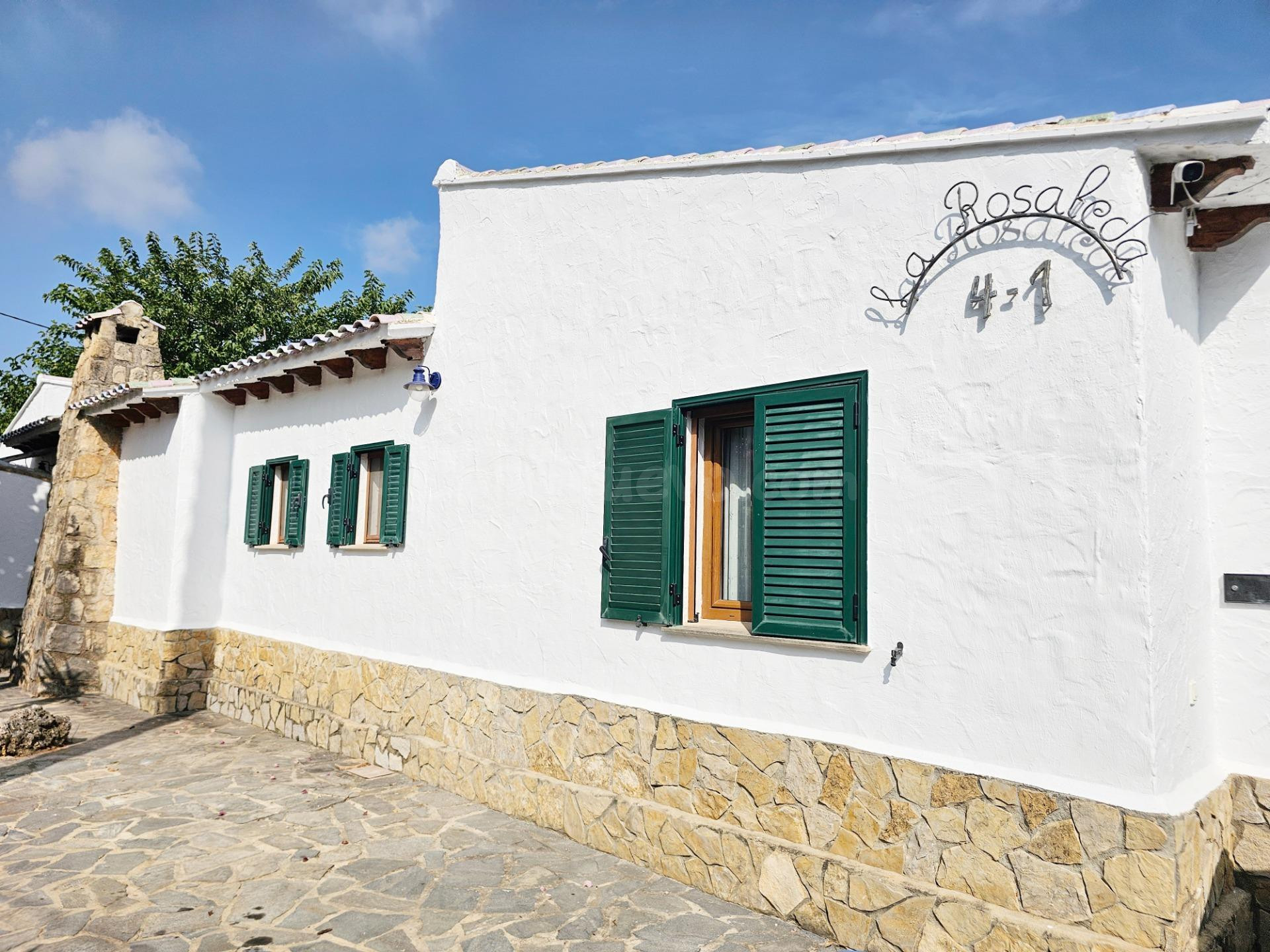 Alquiler anual  Chalet en zona Santa Lucía, con amplia parcela y todas las comodidades