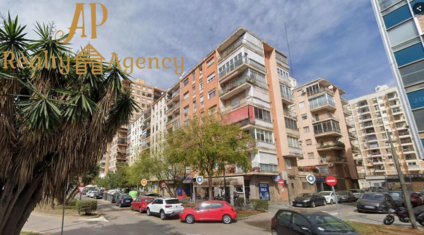 Excelente piso de 4 habitaciones y 2 baños con terraza en Avenida del Cid