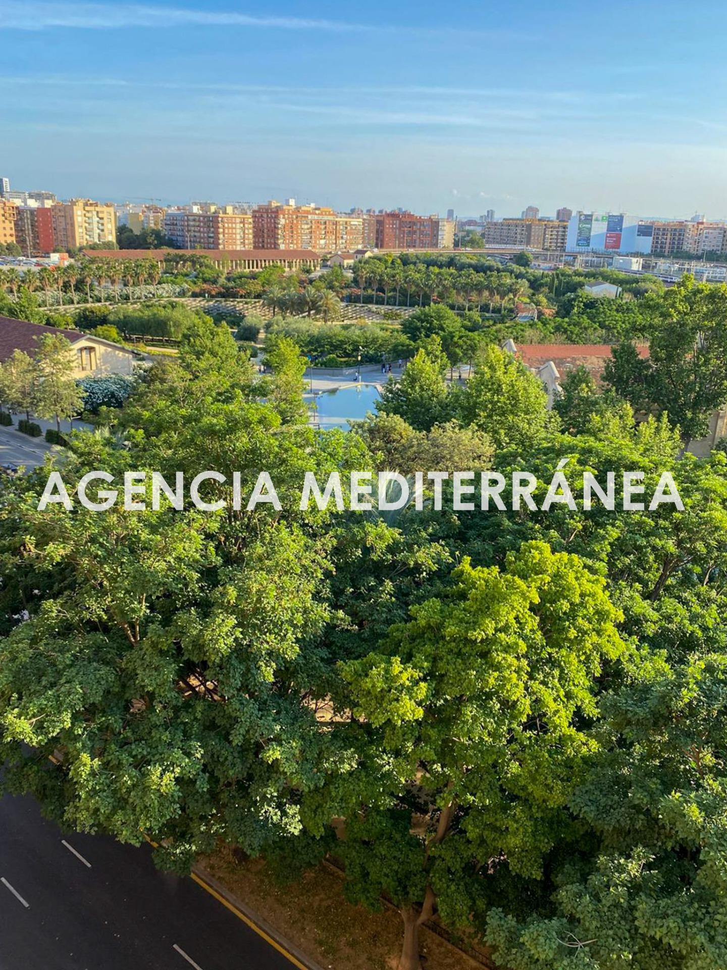 Ático con vistas al Parque Central en el corazón de Ruzafa