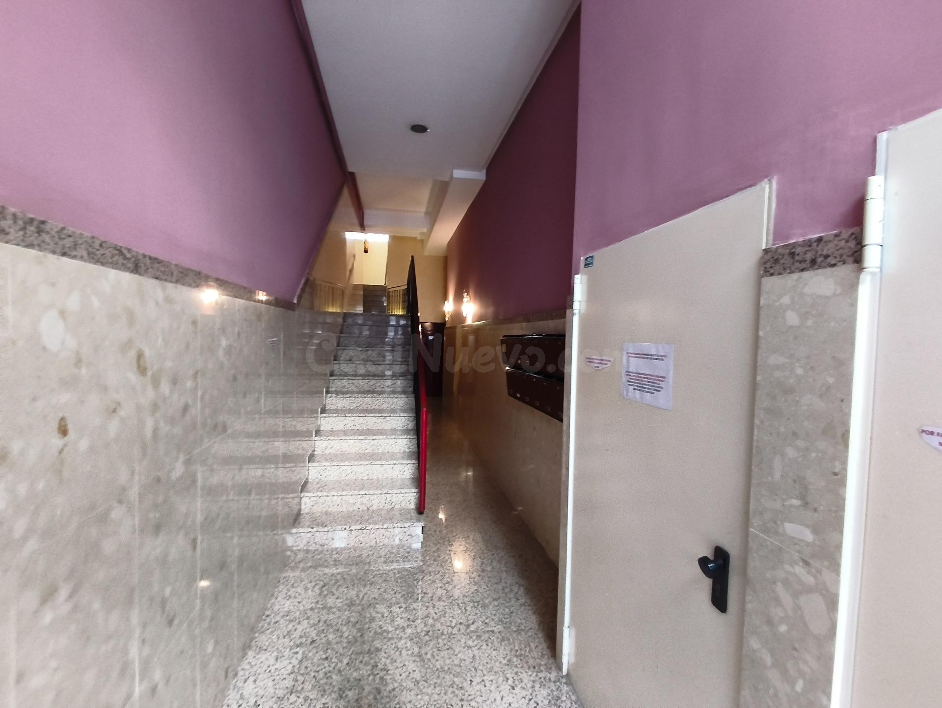 Piso de 72m2 útiles. Distribuido en tres dormitorios, salón, - foto 2