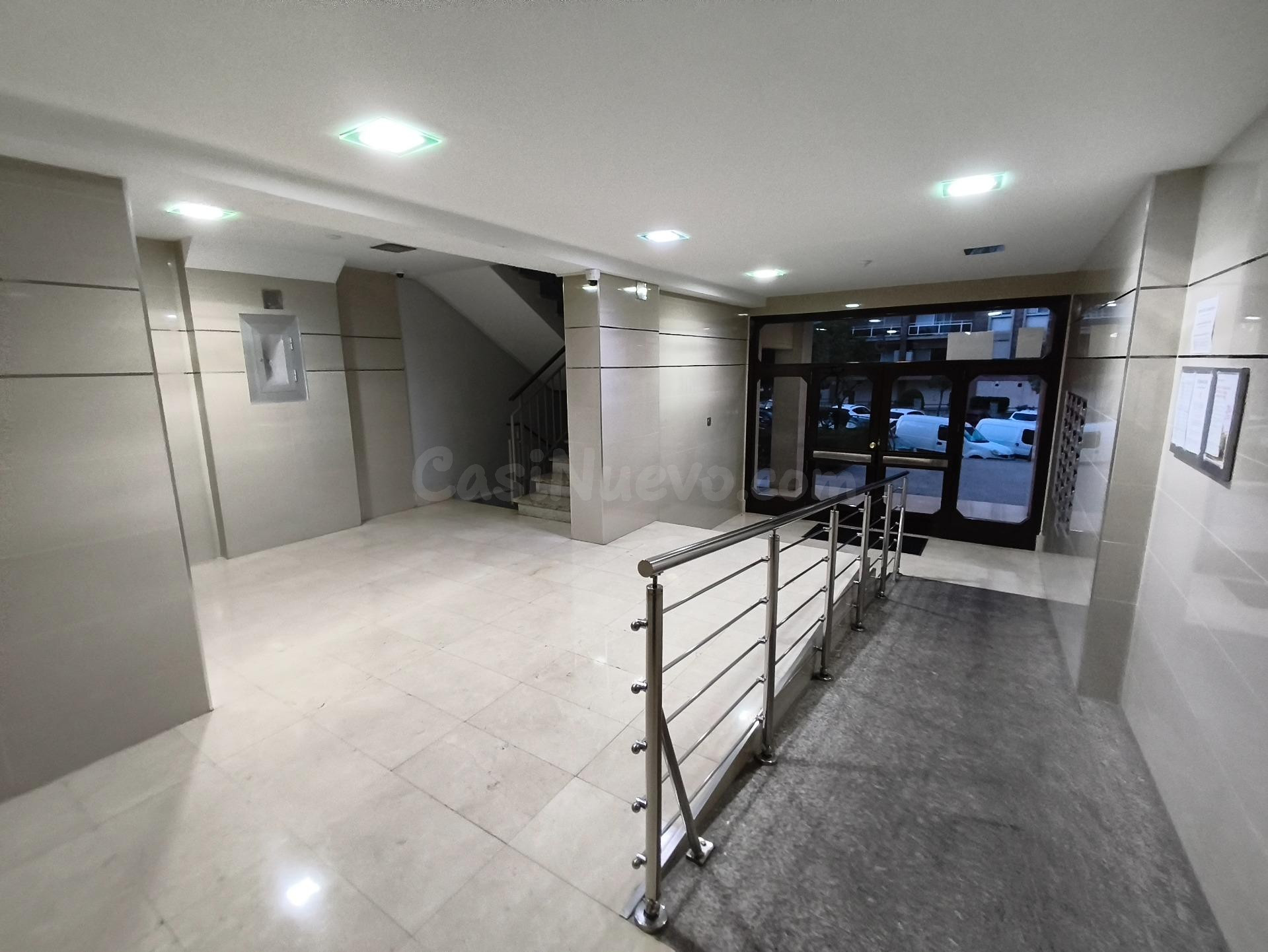 Piso de 89m2. Distribuido en tres dormitorios, salón, cocina - foto 4