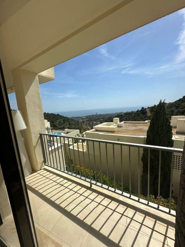 Deslumbrante Apartamento en Alto de los Monteros, Marbella