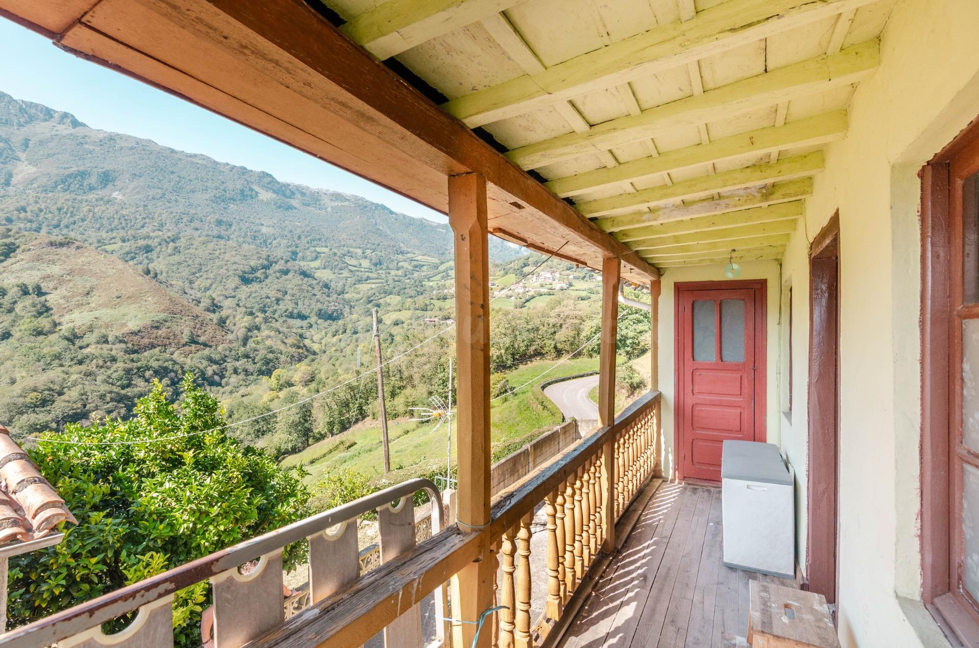Una casa con esencia asturiana, naturaleza y vistas al Aramo y al Angliru