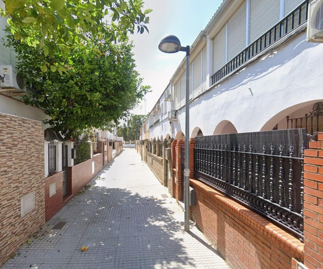 PISO EN DOS HERMANAS
