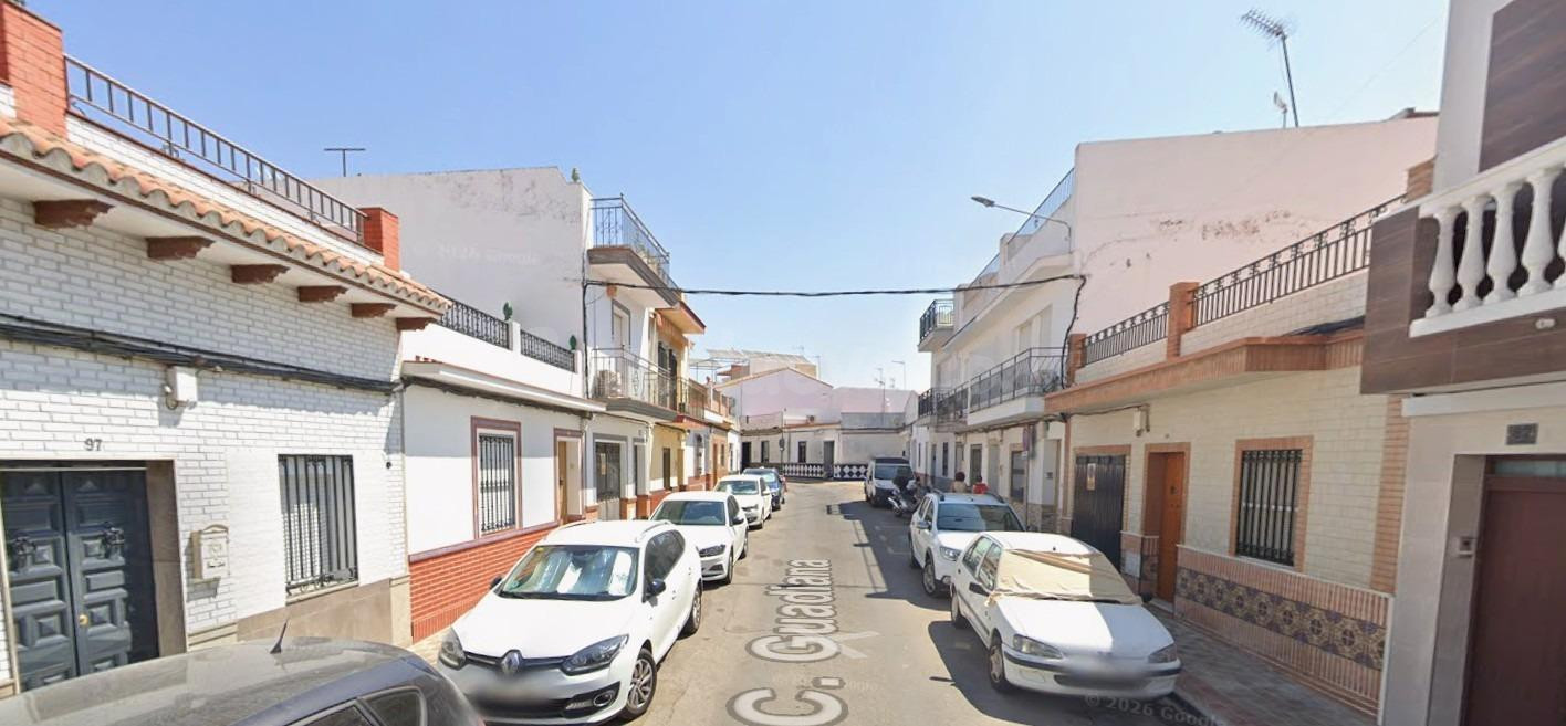 CASA EN DOS HERMANAS