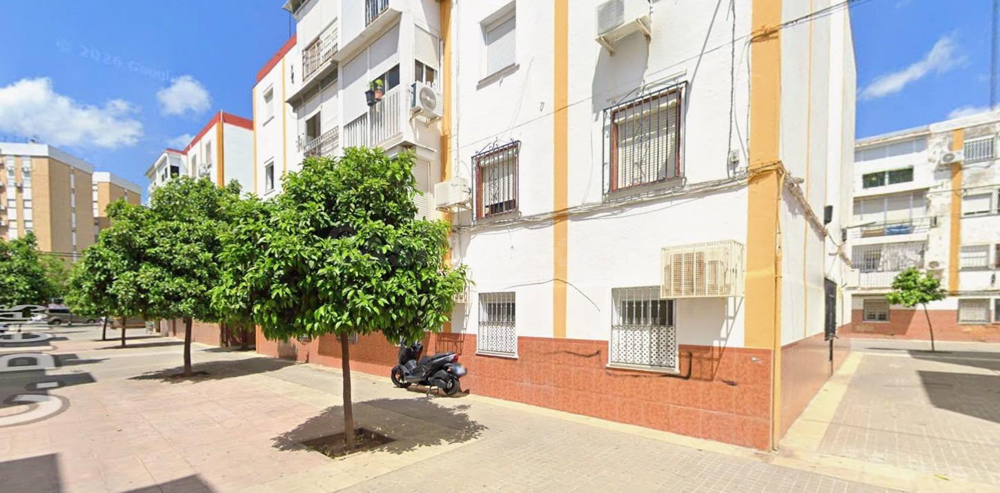 Oportunidad inmobiliaria en Sevilla: vivienda de 2 habitaciones