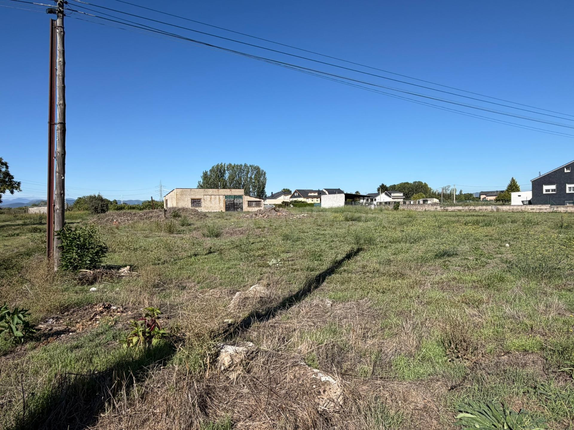 Venta finca urbana en Villaverde en Ponferrada - foto 2