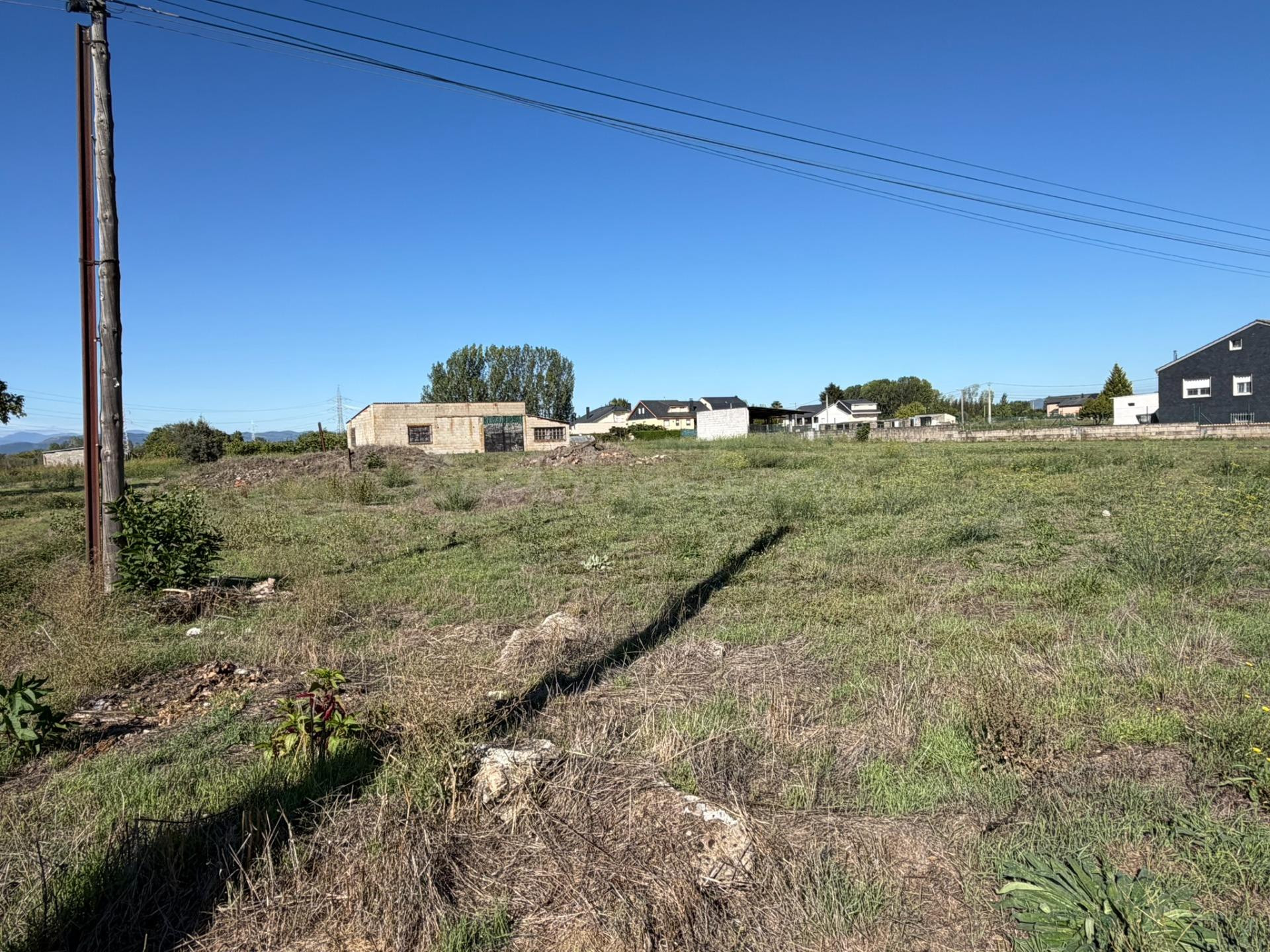 Venta finca urbana en Villaverde en Ponferrada - foto 3