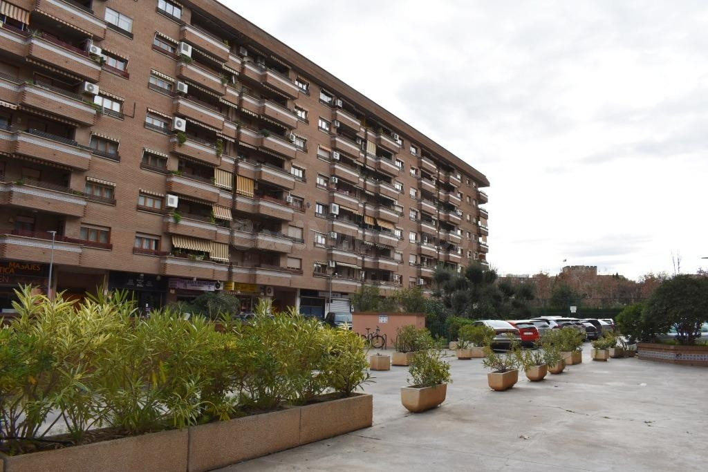 Alquiler piso 3 dormitorios, terraza, garaje y trastero en A - foto 2