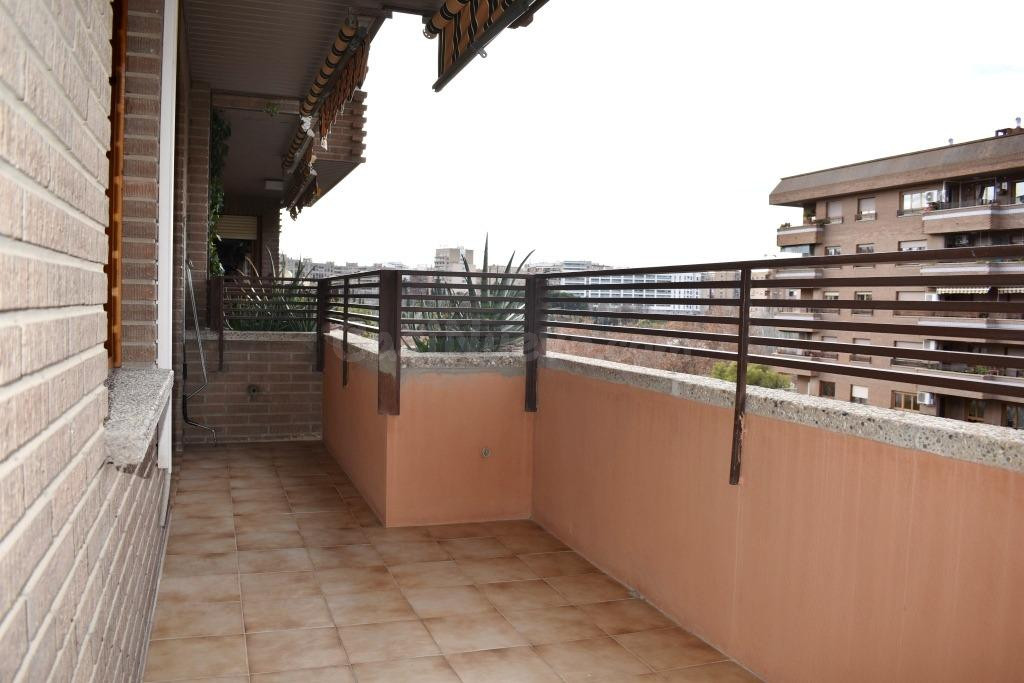 Alquiler piso 3 dormitorios, terraza, garaje y trastero en A - foto 5