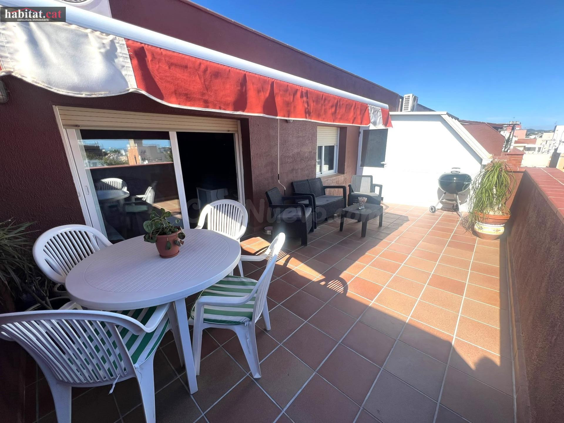 Ático amueblado con terraza en el centro de Vilanova