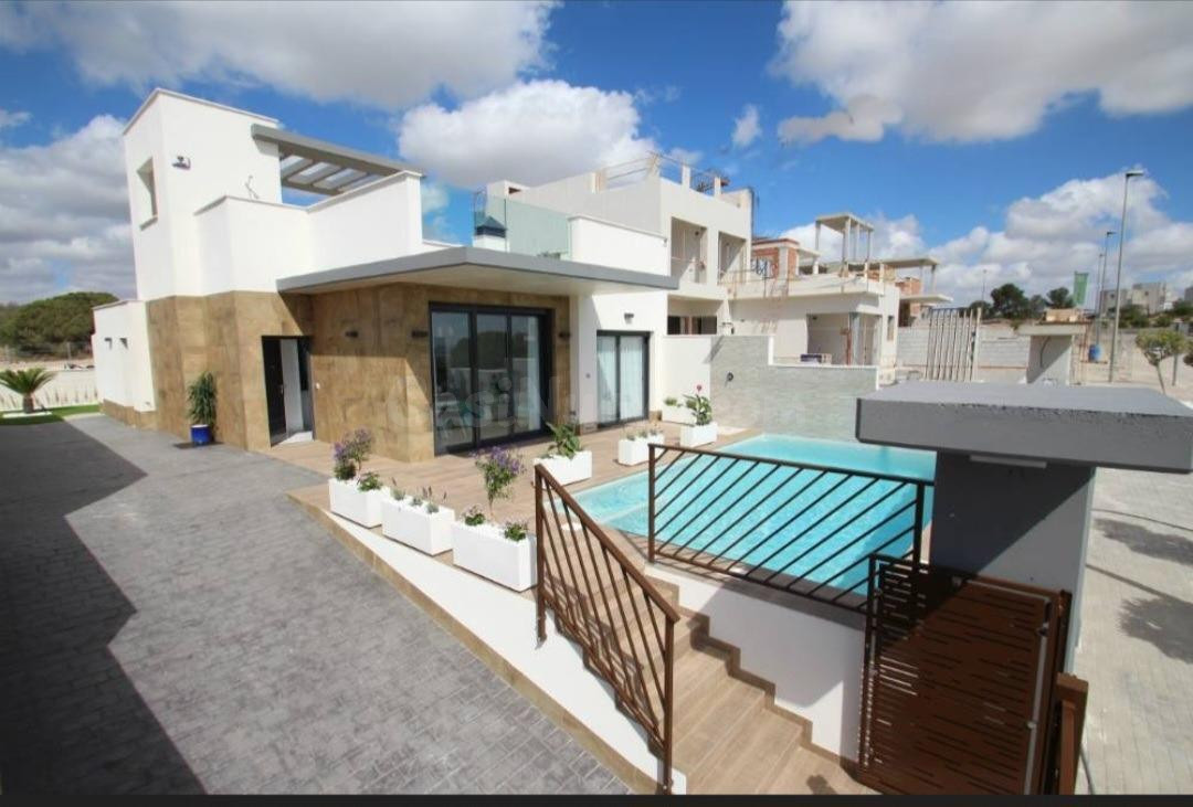 OBRA NUEVA EN SAN MIGUEL DE LAS SALINAS