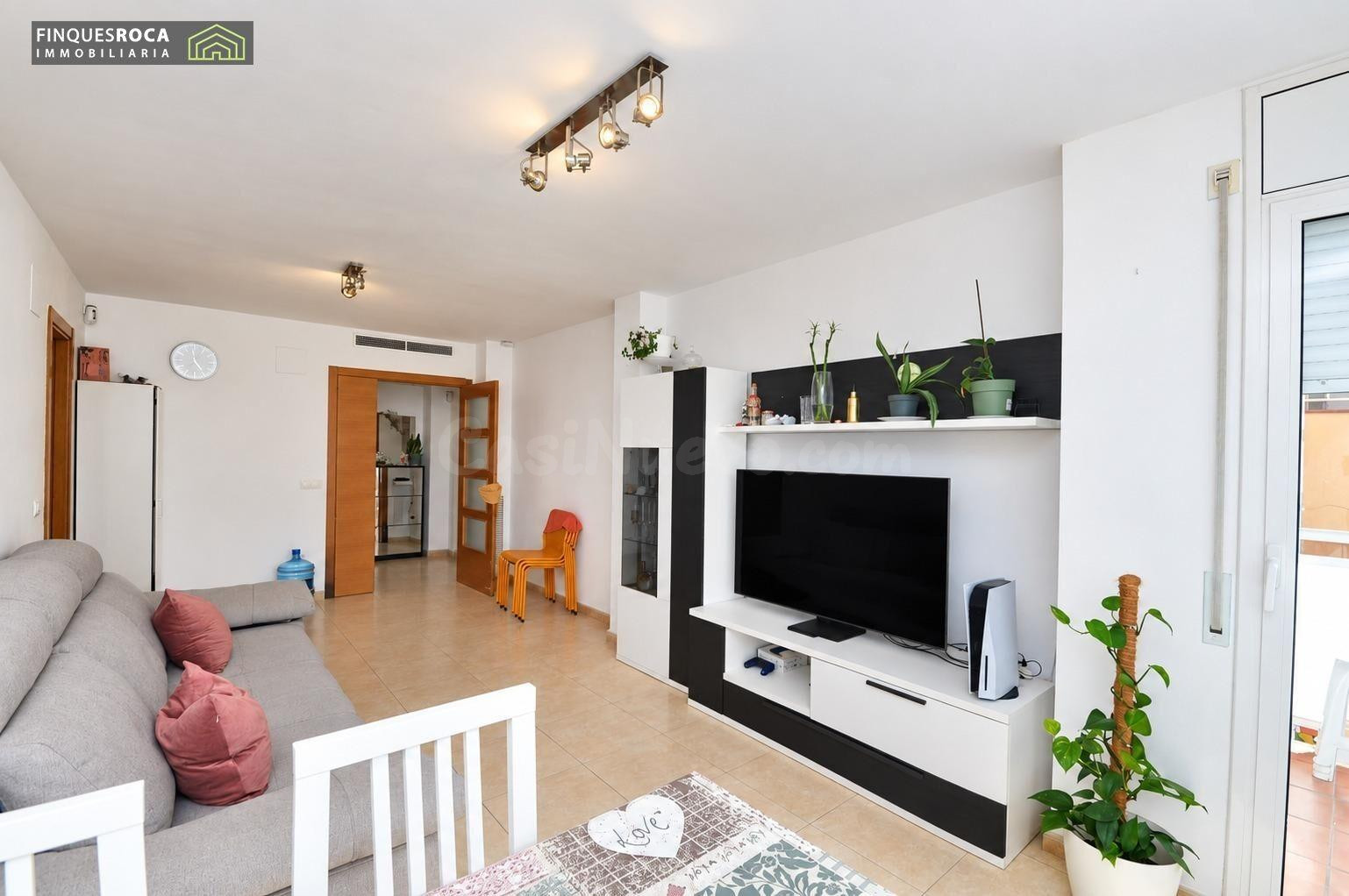**AMPLIO PISO DE 3 habitaciones CON BALCÓN Y TERRAZA EN LA RÀPITA**