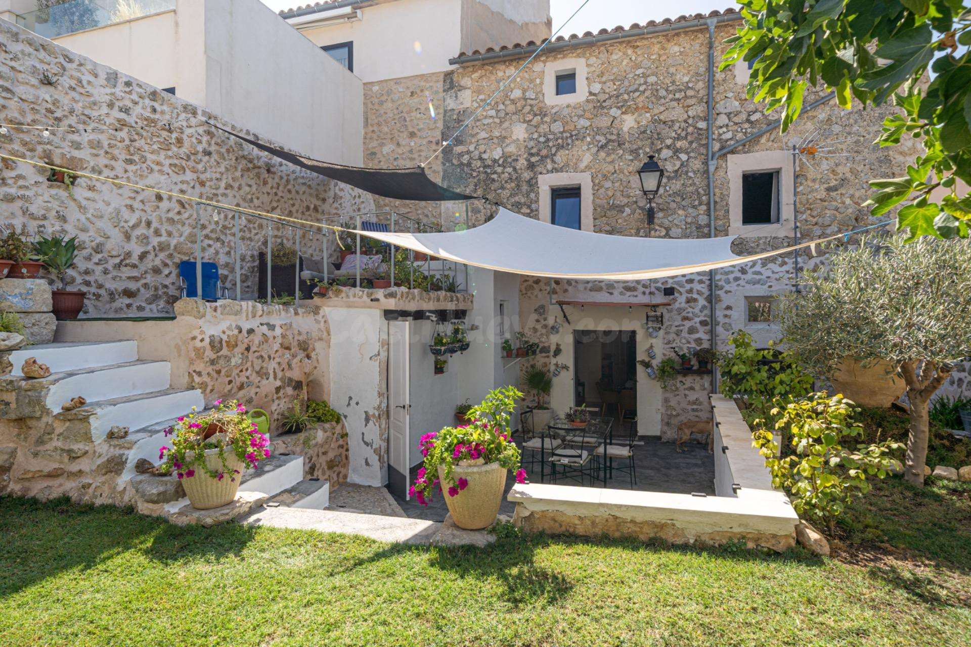 Casa de pueblo reformada con jardín en Campanet