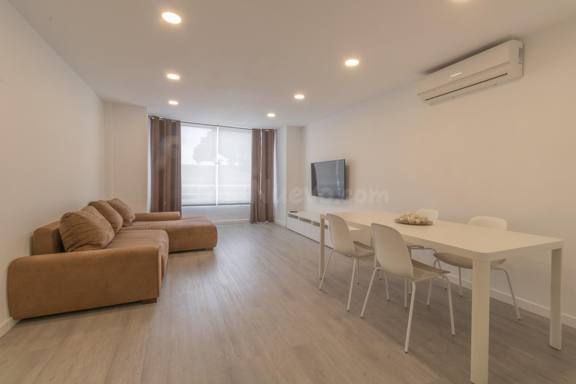 ÁTICO DE ENSUEÑO COMO NUEVO, TOTALMENTE REFORMADO CON IMPRESIONANTE TERRAZA Y APARCAMIENTO