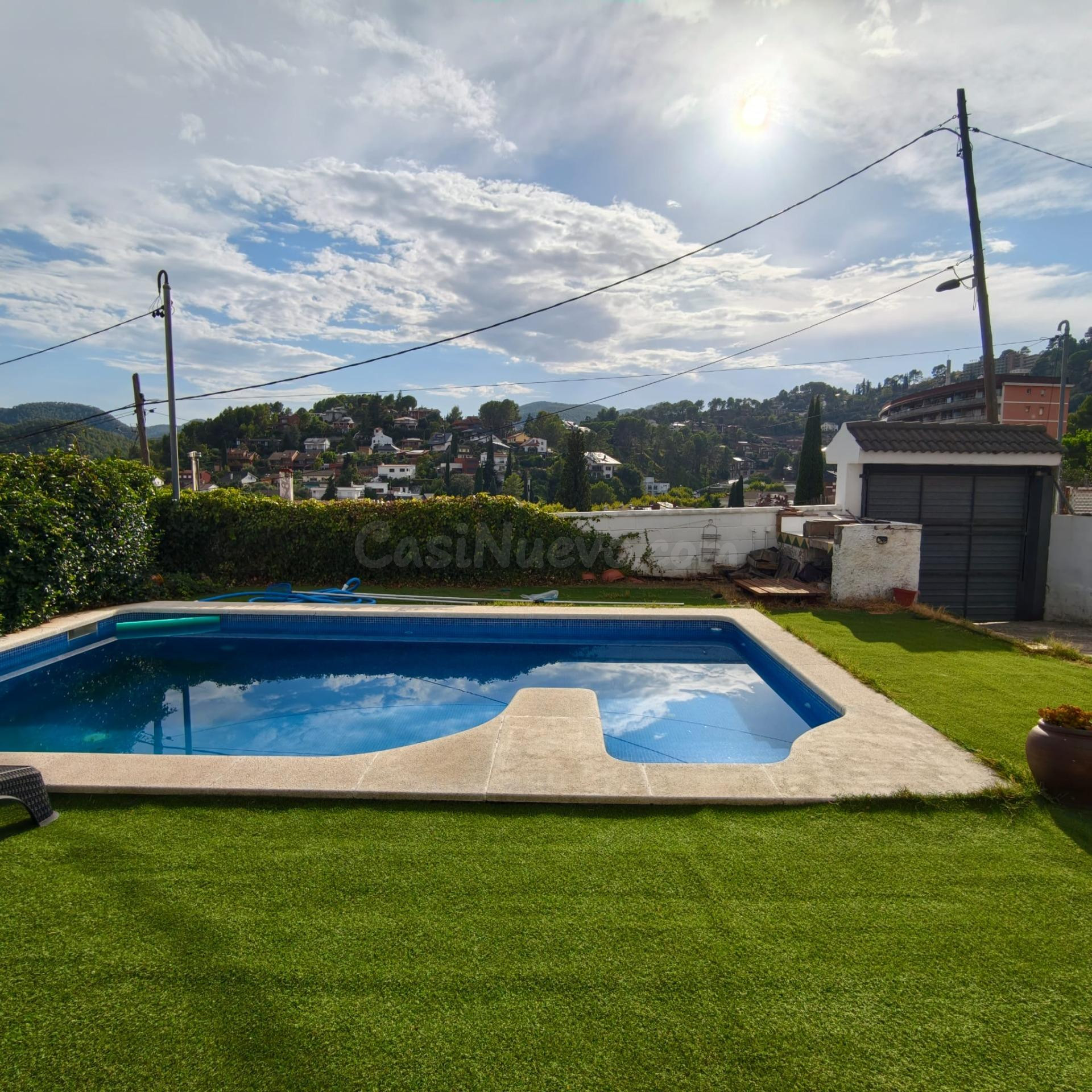 SE VENDE CASA INDEPENDIENTE CON PISCINA CON VISTAS EN CORBER - foto 2