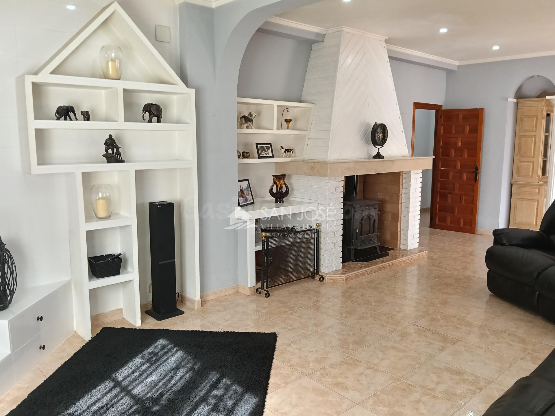 SE VENDE CHALET CON PISCINA EN BUEN ESTADO EN ASPE - foto 4