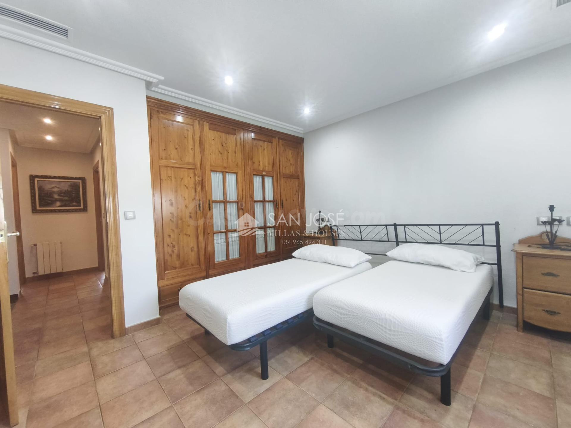 SE ALQUILA BUNGALOW AMUEBLADO EN BUEN ESTADO EN ASPE - foto 3