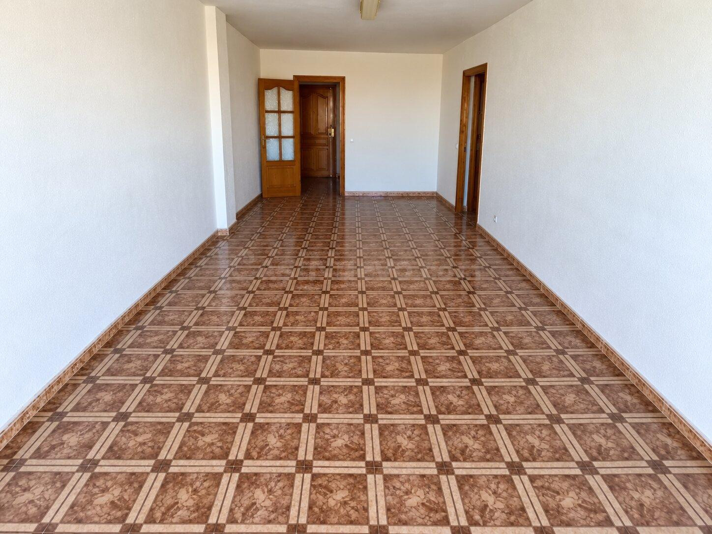 Se vende piso de 4 dormitorios con vista despejadas Cerca de - foto 2