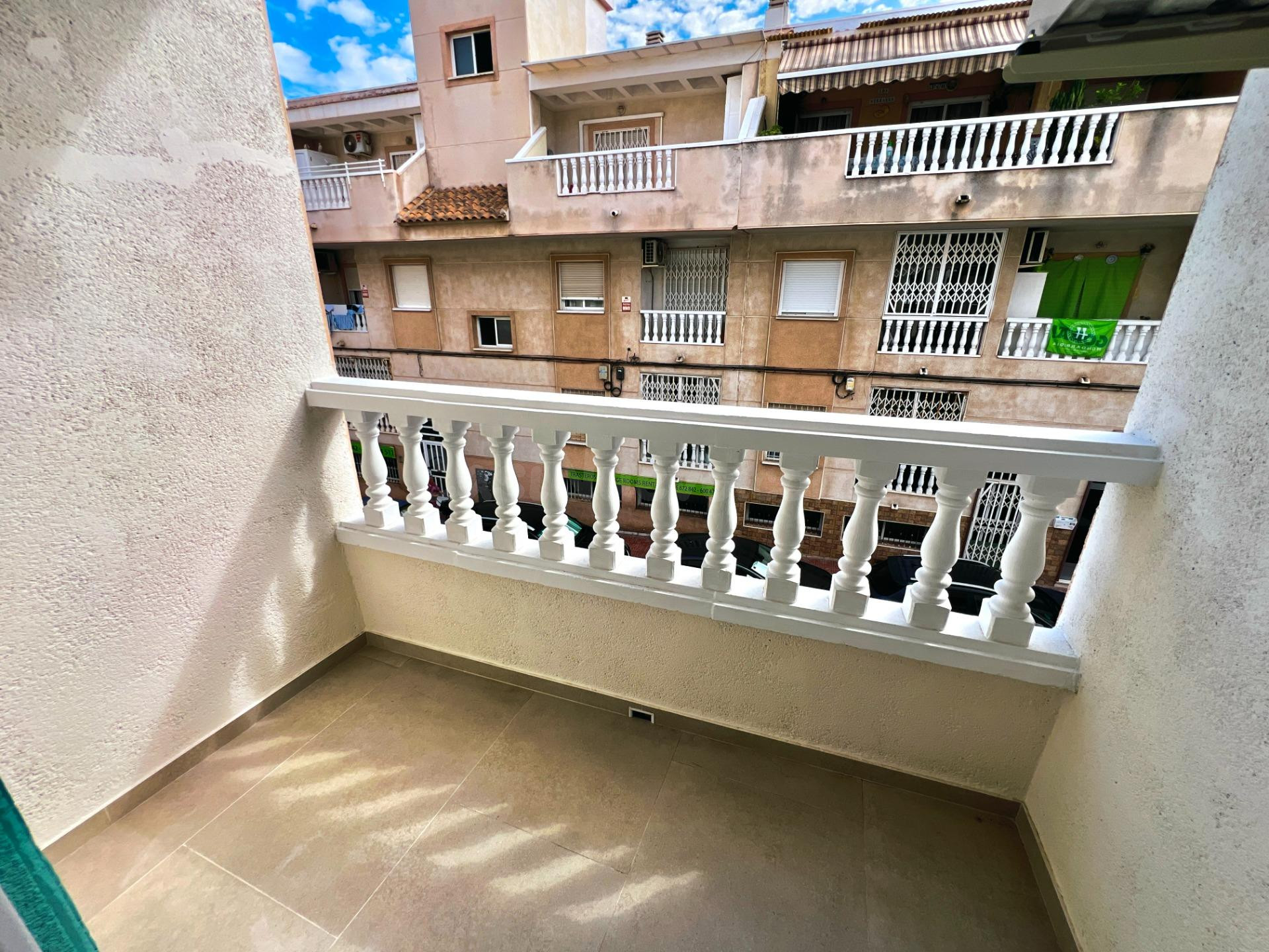 APARTAMENTO 2 DORMITORIOS - PISCINA - TOTALMENTE REFORMADO A ESTRENAR