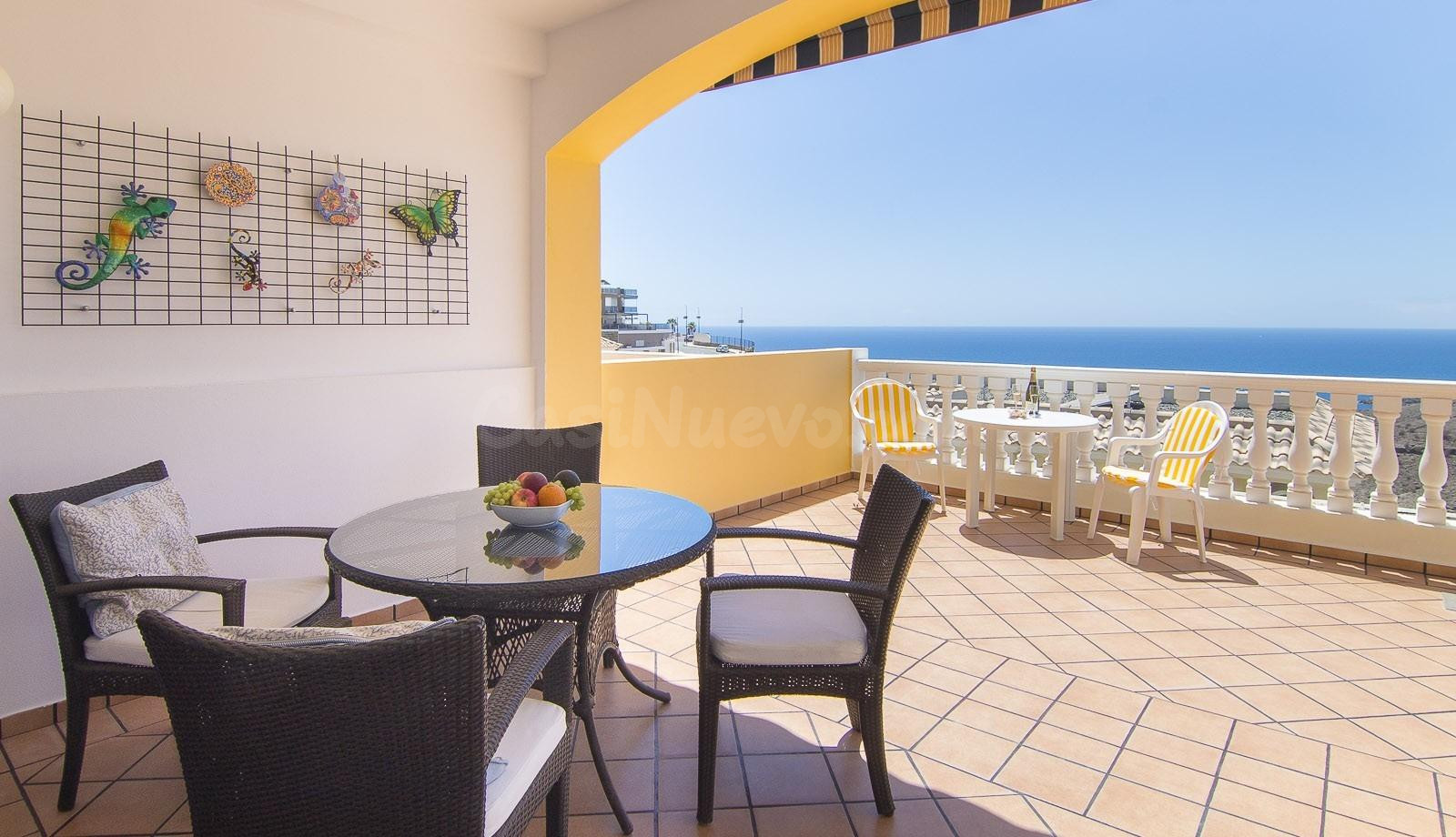 Exclusivo apartamento con amplia terraza y vistas al mar en Loma Verde