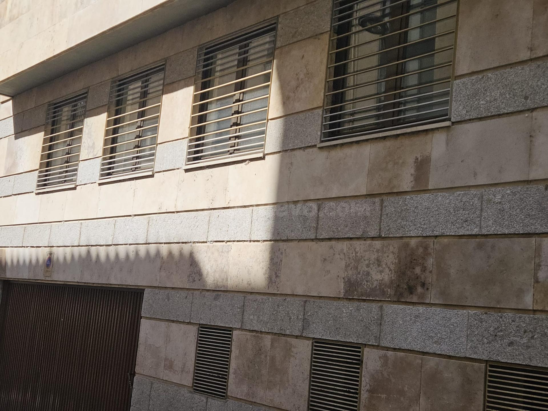 OFICINA EN VENTA EN EL CENTRO DE LA CIUDAD EXTERIOR, CON 4 V - foto 2