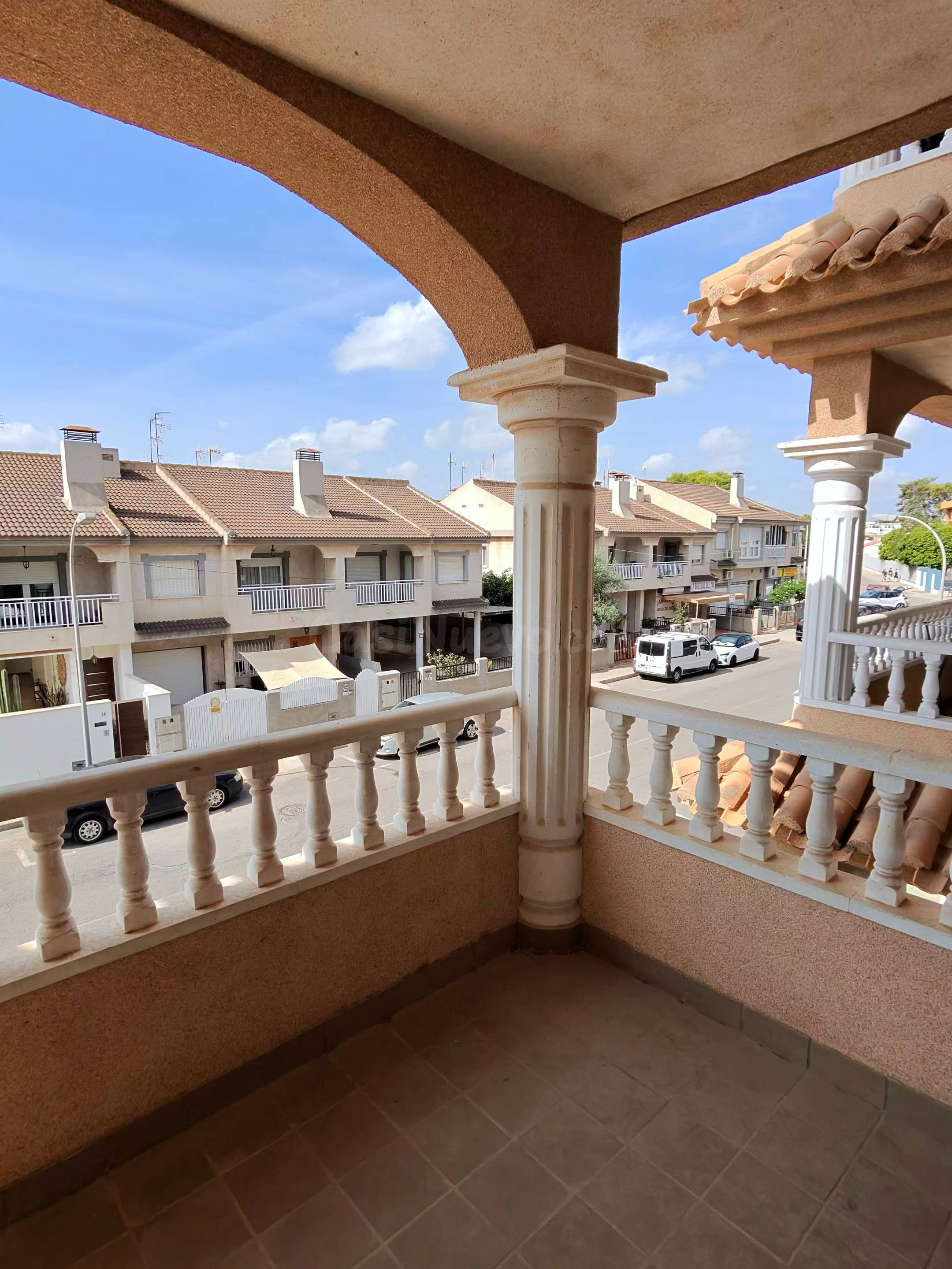 Piso de 3 dormitorios con garaje, terraza y ascensor en San Javier