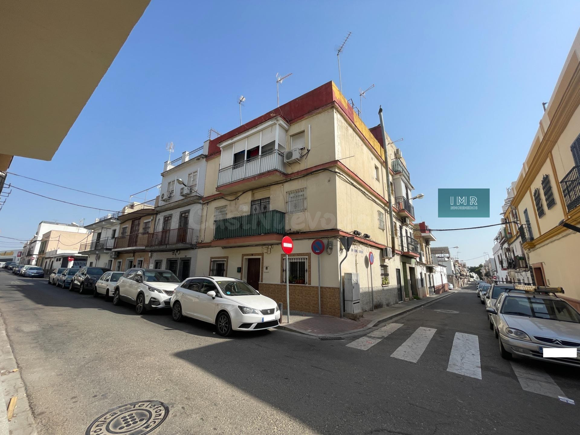 ¡OPORTUNIDAD! Luminoso piso de 3 dorm. con terraza en la zona residencial de Torreblanca