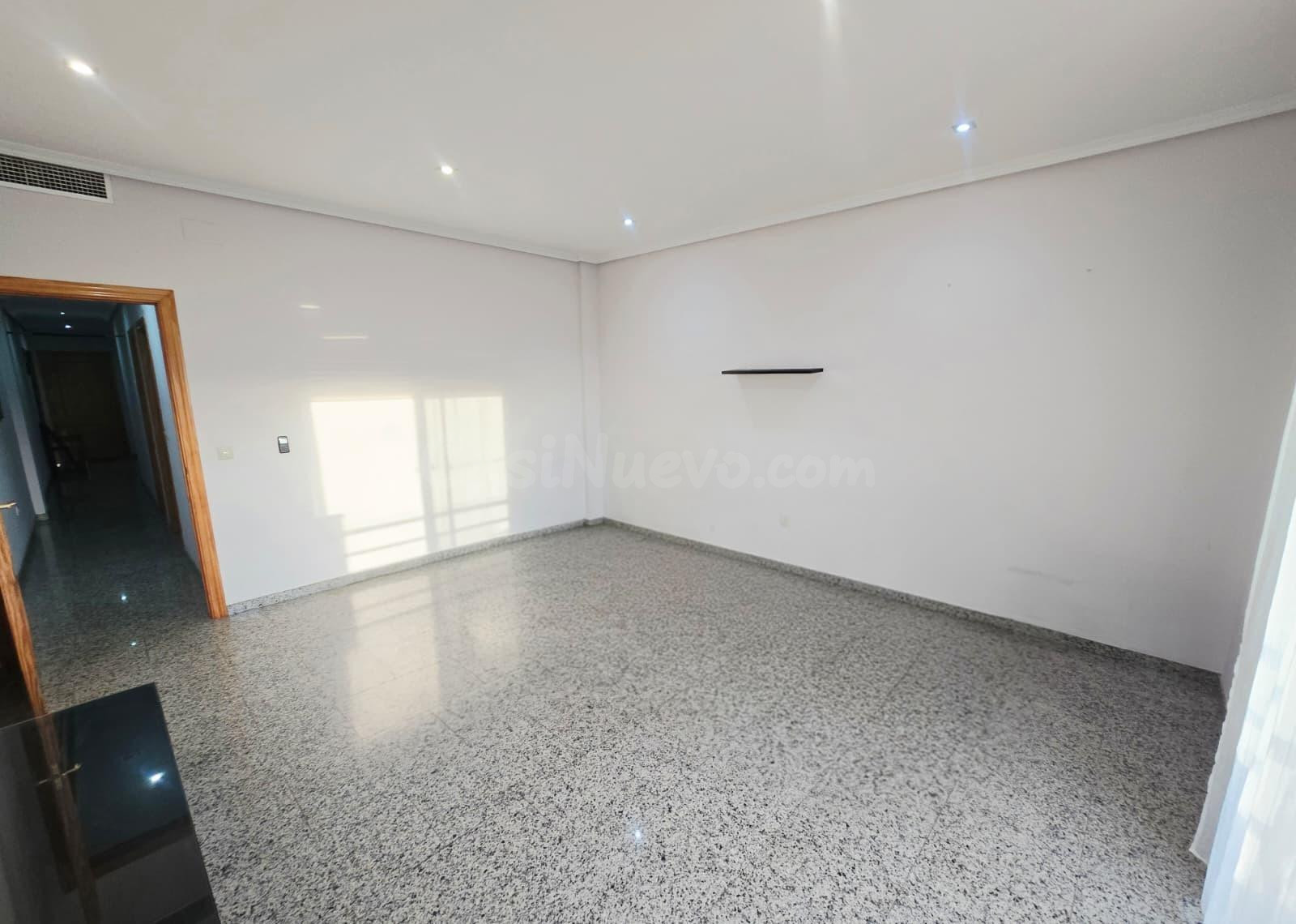 APARTAMENTO EN VENTA EN LA URBANIZACIÓN LA SALCHI - foto 3