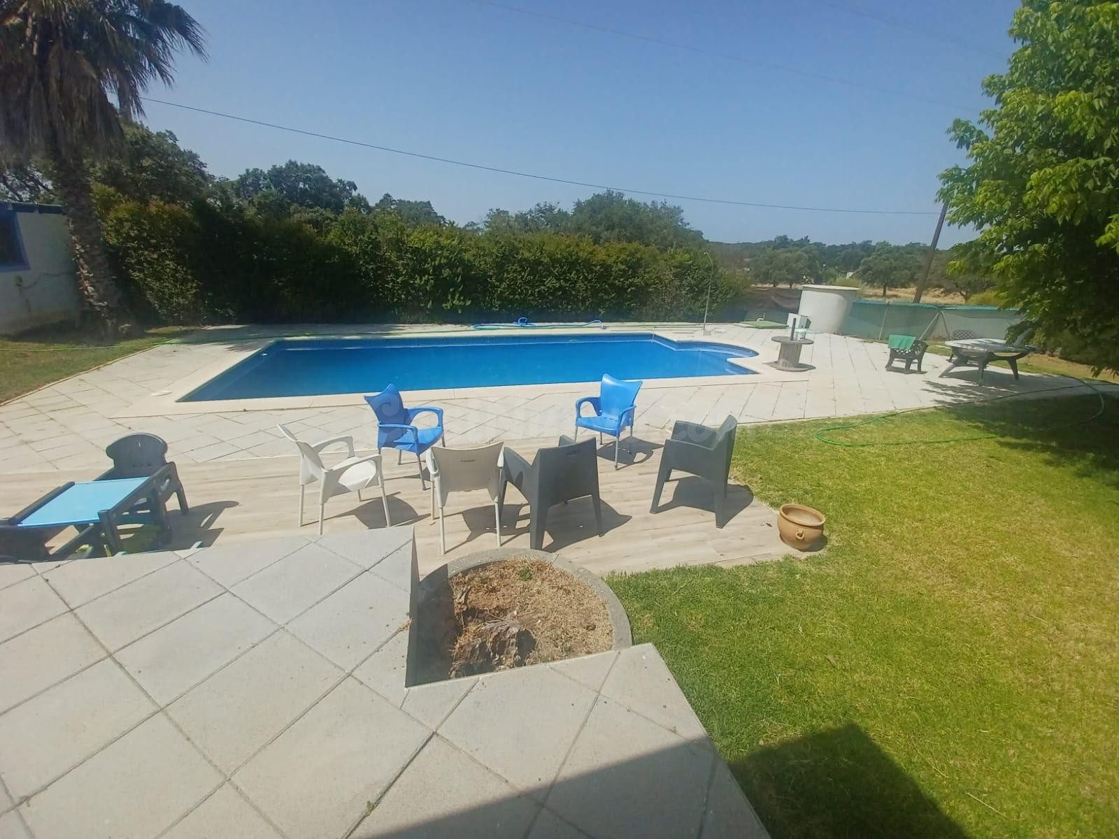 Casa de campo con piscina y gran parcela en Castilblanco de  - foto 2