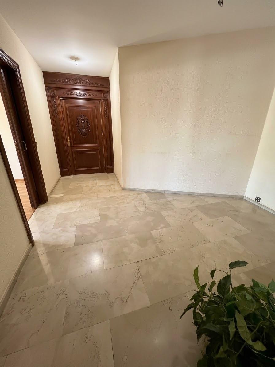 Amplio Piso en el Corazón de Córdoba - Oportunidad para Reformar