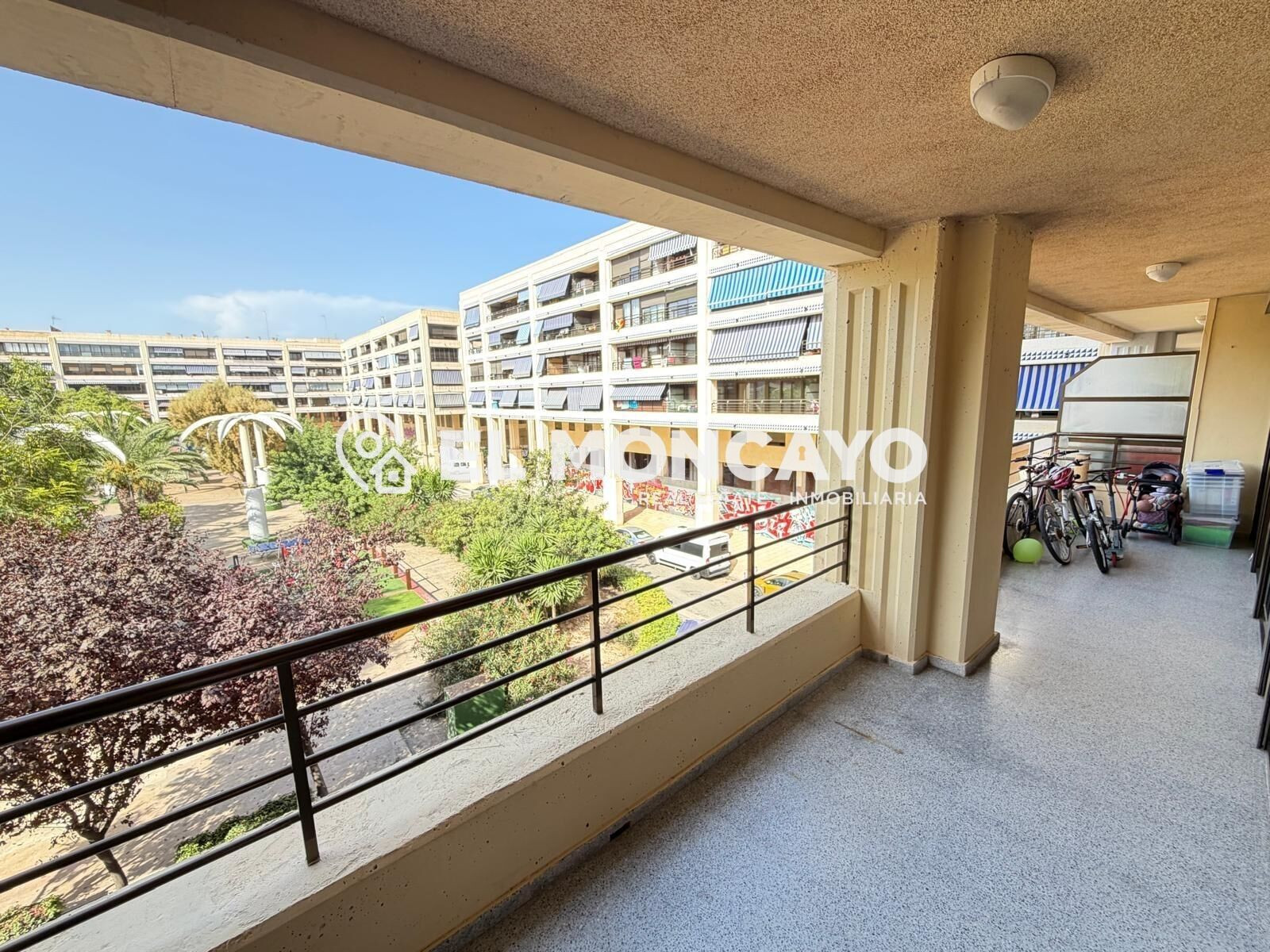 Fantástico apartamento de tres dormitorios a tan solo 300m de las playas de Guardamar del Segura, Alicante