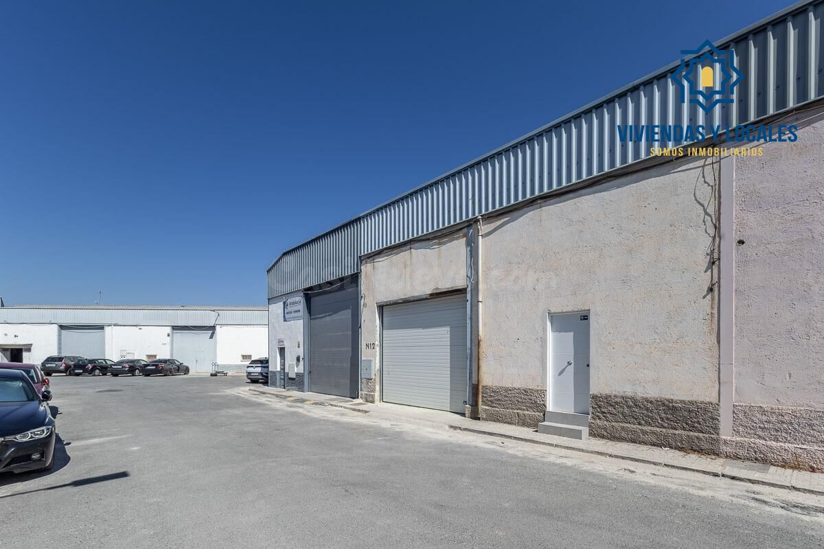 NAVE INDUSTRIAL EN POL. ASEGRA, PELIGROS.