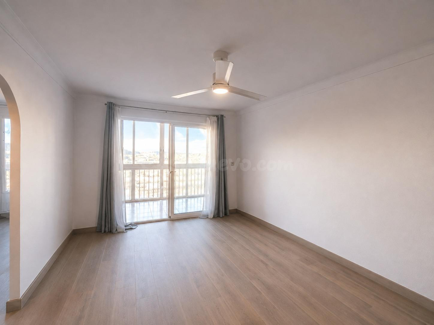 Apartamento en planta 12 con vistas al lago y montaña, 2 hab - foto 3