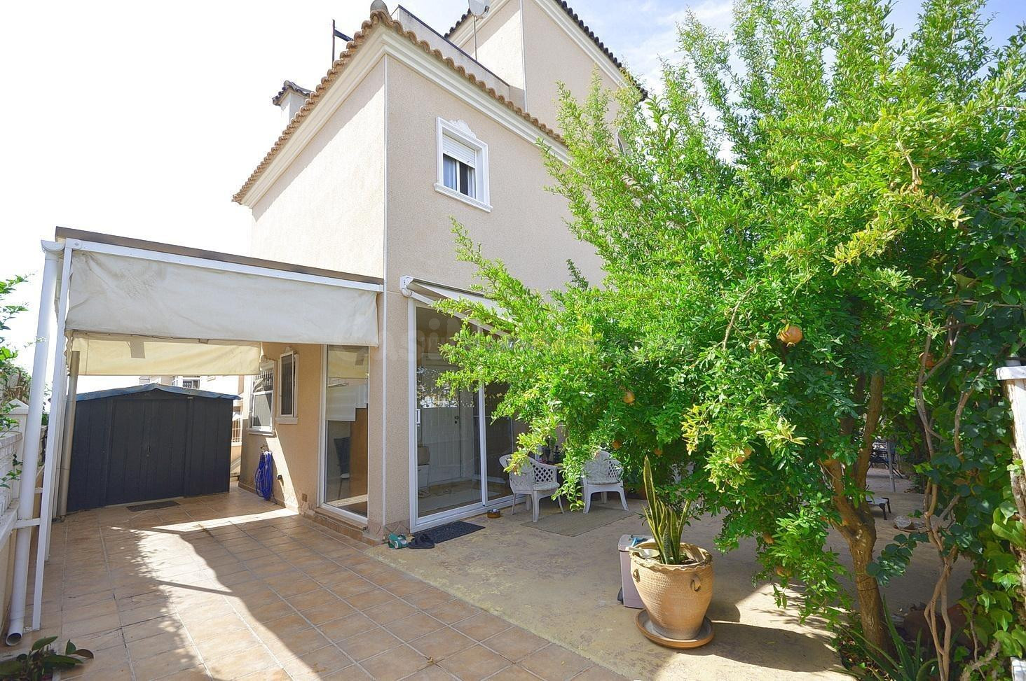 FANTASTICO CHALET CON PISCINA PROPIA Y COMUNITARIA, IDEAL PARA FAMILIAS