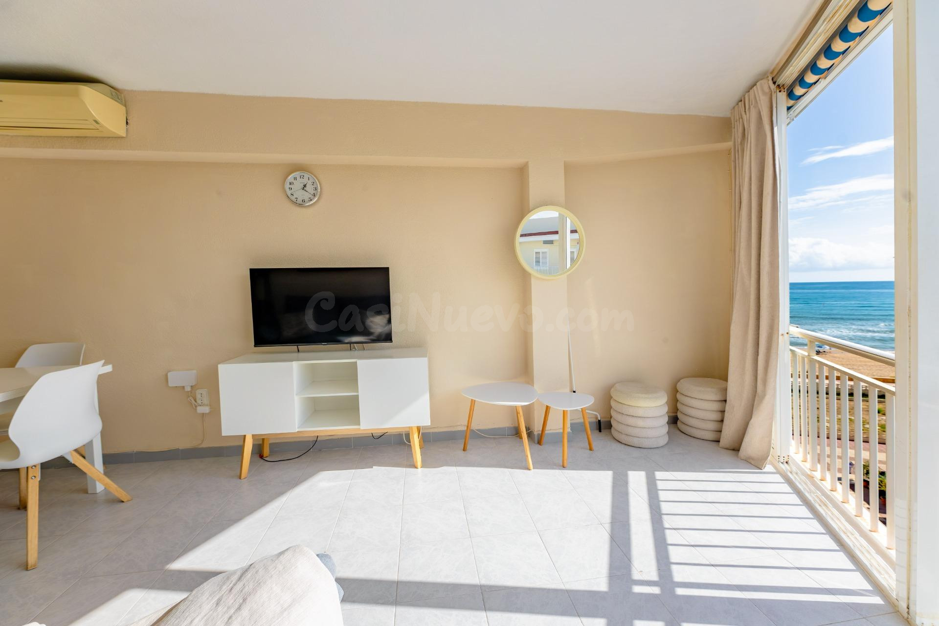 LUMINOSO APARTAMENTO CON VISTAS AL MAR A LA PLAYA DE DAIMÚS.
