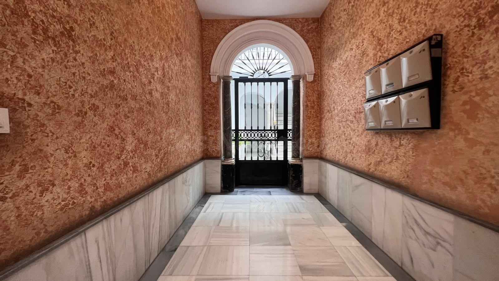 LUZ DEL SUR INMOBILIARIA te presenta una vivienda muy especial en pleno centro de Cádiz