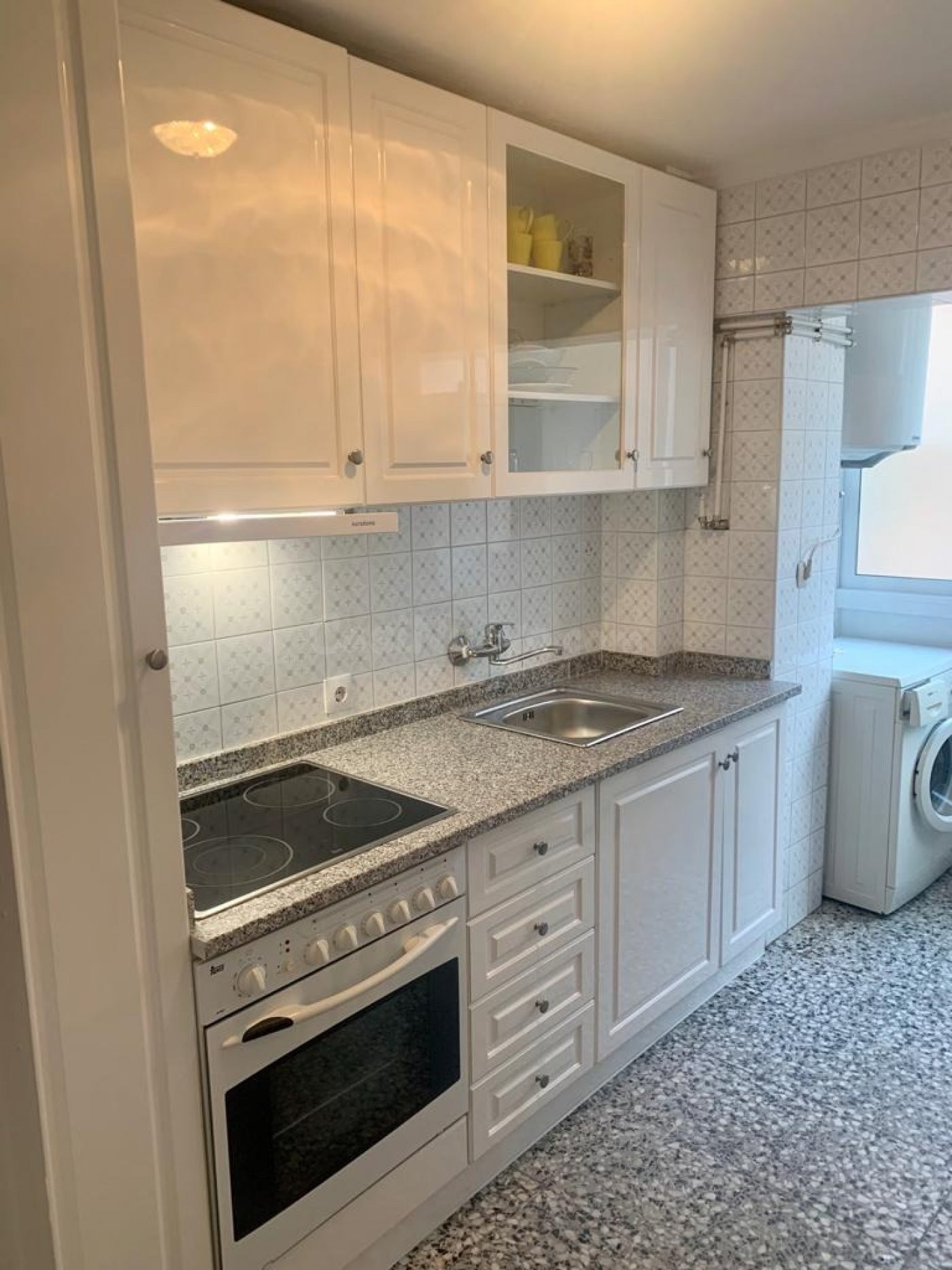 Apartamento con 3 dormitorios en calle Zafiro  11, Alicante