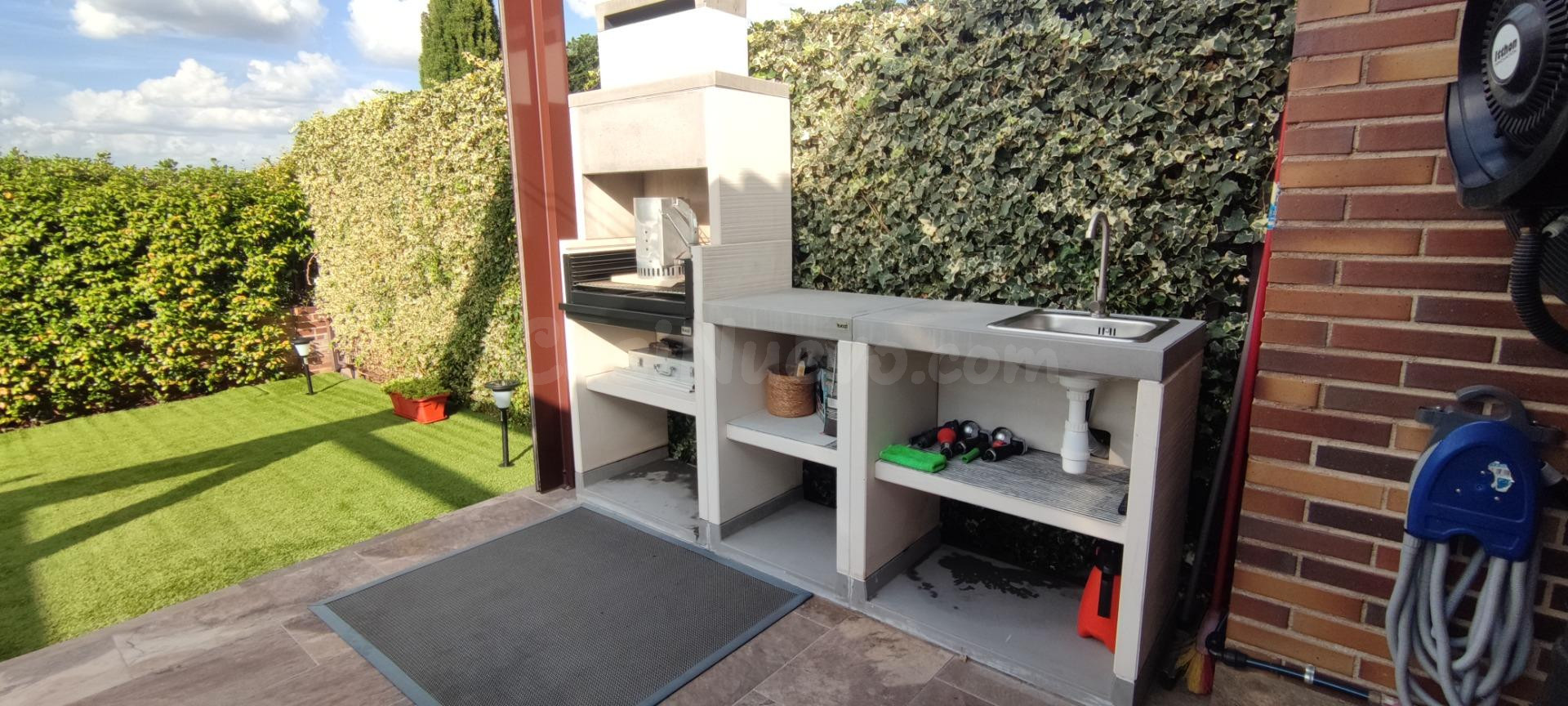 Exclusivo Chalet Unifamiliar de 336 m2 con Jardín Privado y  - foto 4