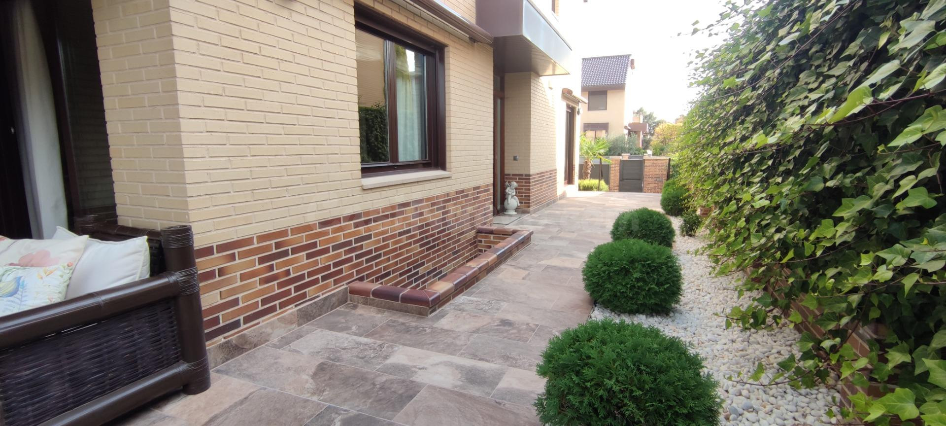 Exclusivo Chalet Unifamiliar de 336 m2 con Jardín Privado y  - foto 5