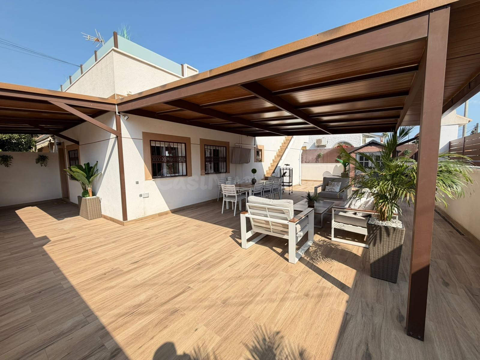 Espectacular vivienda reformada con parcela de 200 m2, terraza y solárium cerca de Playa del Cura