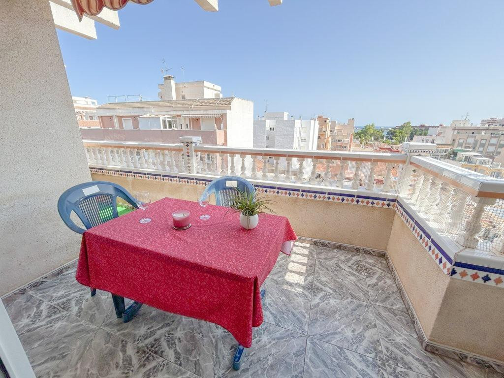 ESPACIOSO ATICO DE 3 habitaciones RODEADO DE TODOS LOS SERVICIOS