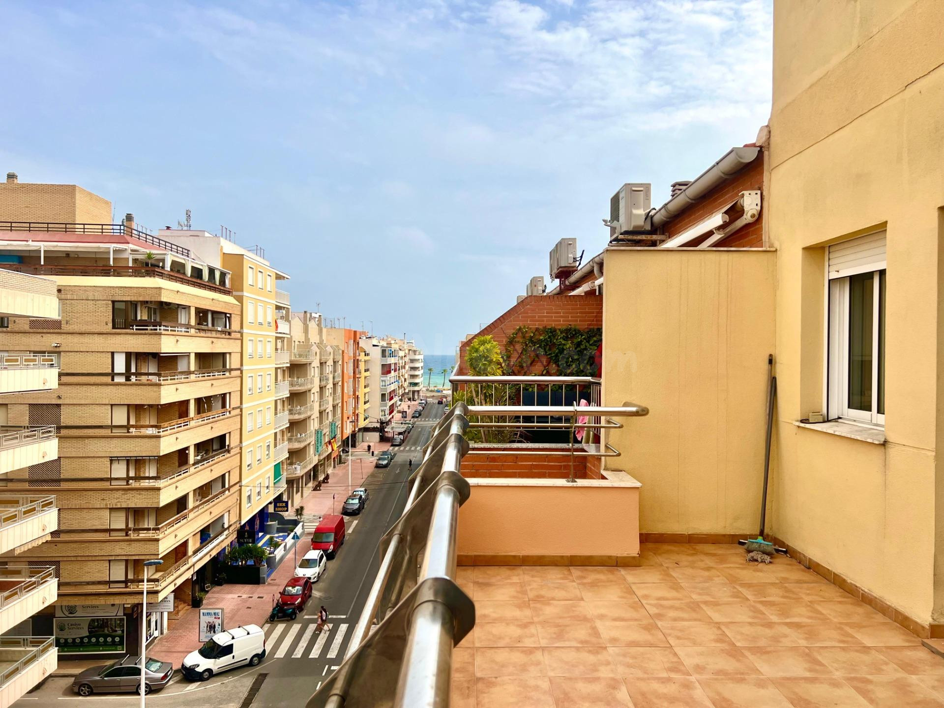 ATICO CON IMPRESIONANTE TERRAZA A TAN SOLO 10mts DE LA PLAYA DEL CURA