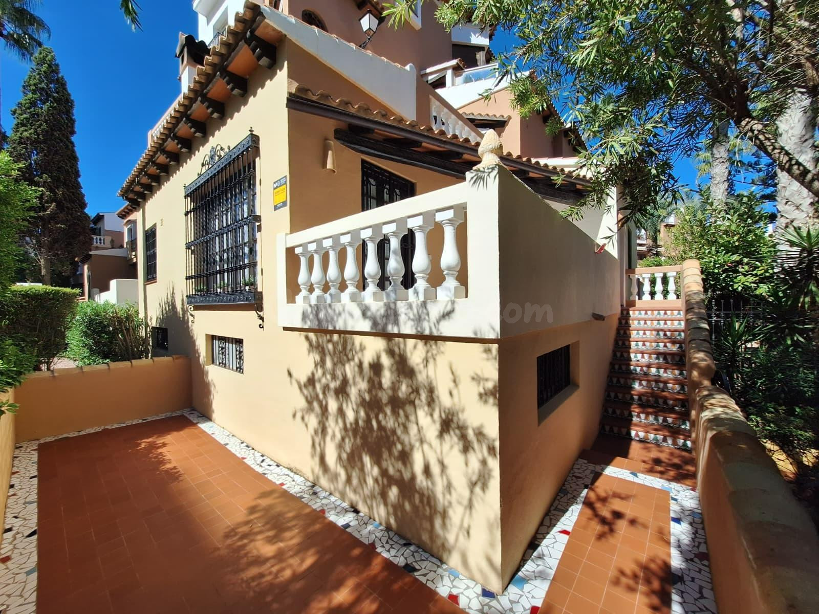 Exclusivo Apartamento en la Lujosa Urbanización Aldea del Mar - Torrevieja