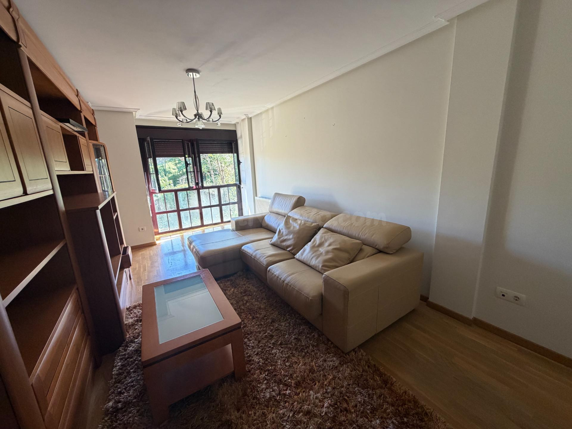 Piso de 3 habitaciones en alquiler en el centro de Nava
