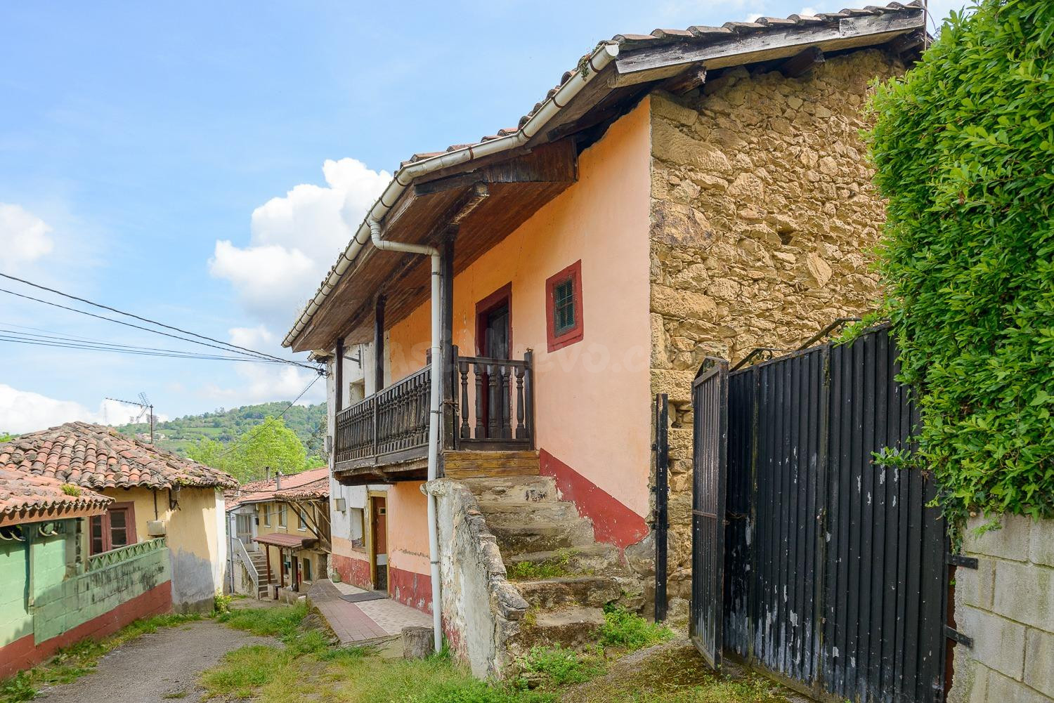Casa  asturiana de piedra a rehabilitar con finca de 32.000  - foto 2