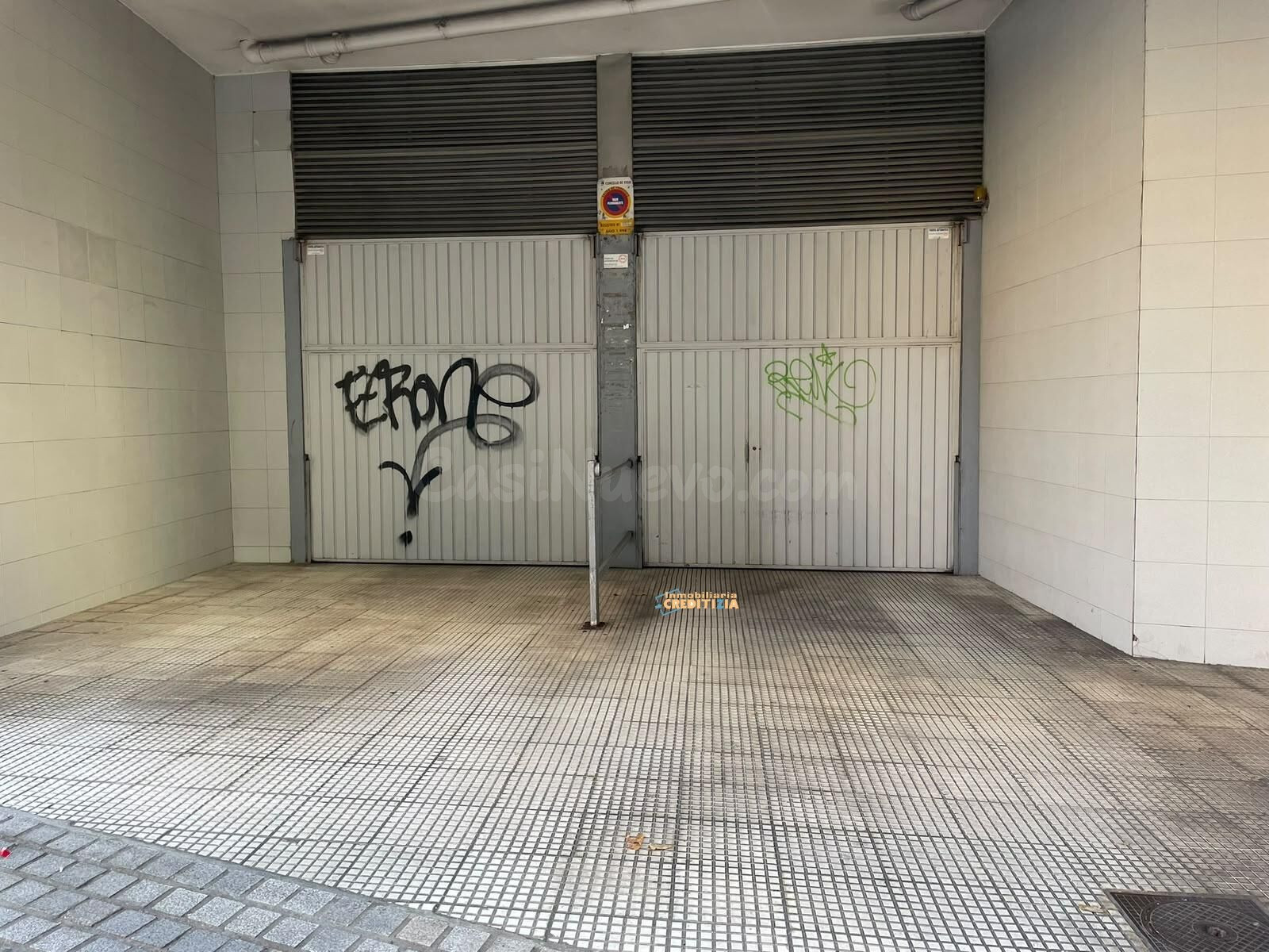 Garaje amplio en Castrelos Vigo para venta o alquiler - foto 3