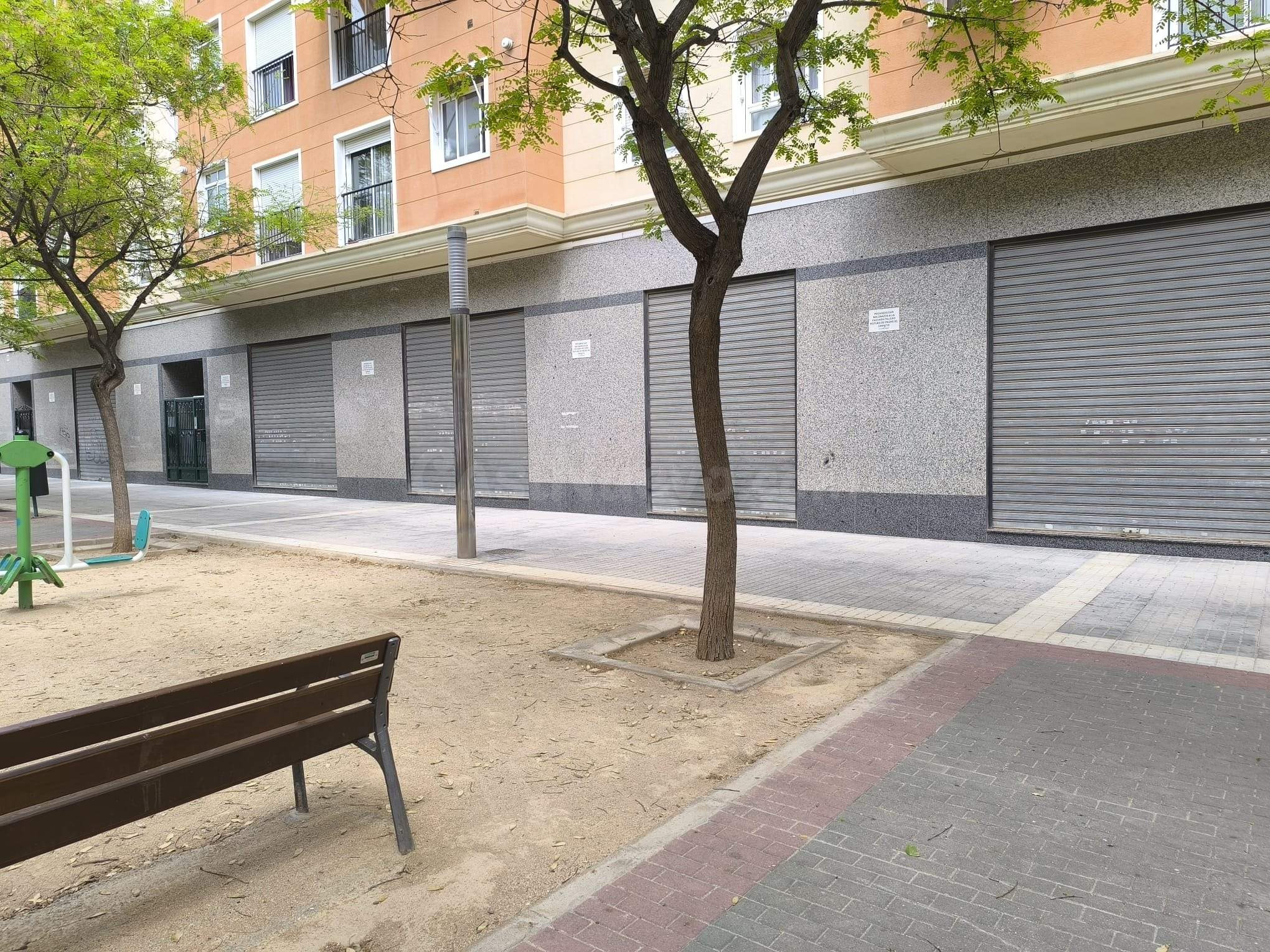 LOCAL para poner tu NEGOCIO o con posibilidad de CAMBIO DE U - foto 5